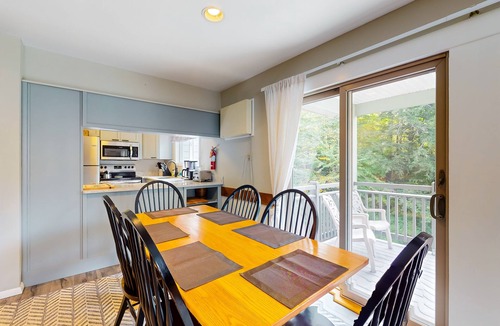 Jeffersonville Condo | Ski-in/ski-out third-floor condo, lift views, pools, fireplace, balcony, & Wifi