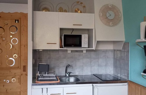 Saint-Jean-dʼAulps Apartment | Ski-in studio with balcony and parking