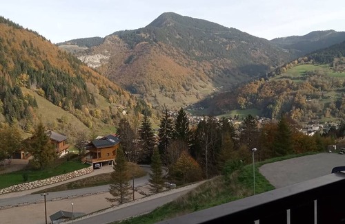 Saint-Jean-dʼAulps Apartment | Ski-in studio with balcony and parking