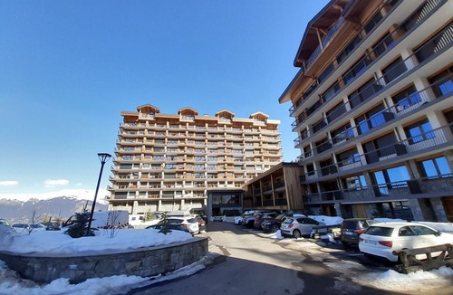Courchevel Apartment | Ski-In Studio with Parking in Courchevel