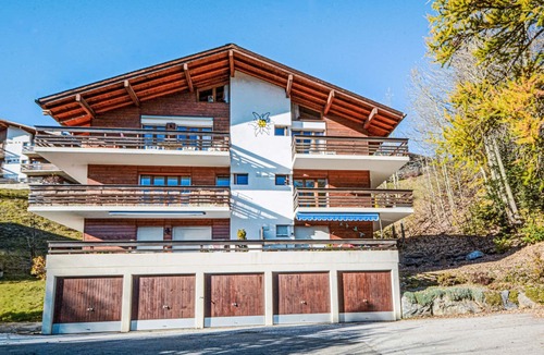 Anzere Apartment | Ski-in Wohnung in Anzere mit Parkplatz by Interhome