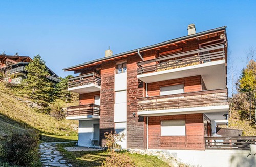 Anzere Apartment | Ski-in Wohnung in Anzere mit Parkplatz by Interhome