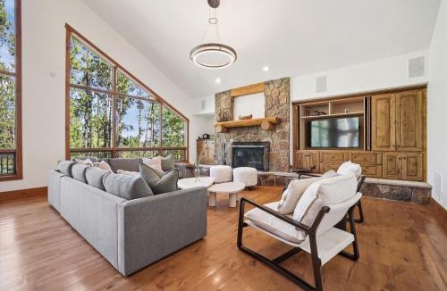 Four O'Clock House | Ski Inn home