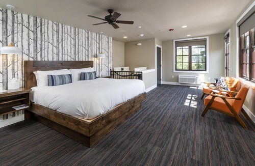Sisters Hotel | Ski Inn Taphouse Hotel
