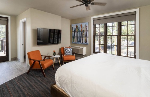 Sisters Hotel | Ski Inn Taphouse Hotel