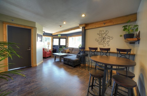 Alyeska House | Ski Inn