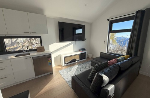 Mount Buller House | Ski Lift Access | Modern 3BR Chalet + Fireplace