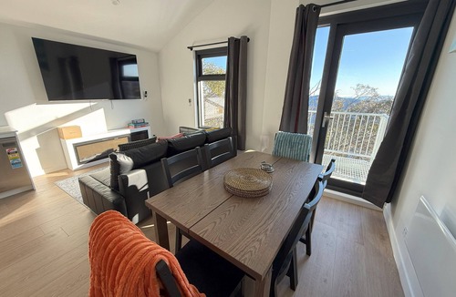 Mount Buller House | Ski Lift Access | Modern 3BR Chalet + Fireplace