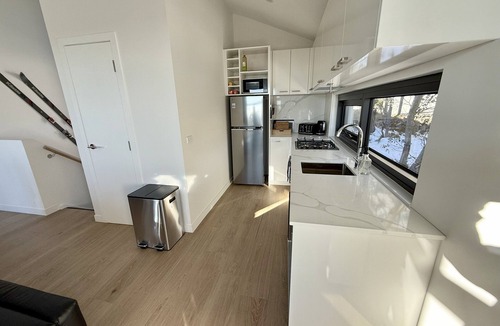 Mount Buller House | Ski Lift Access | Modern 3BR Chalet + Fireplace