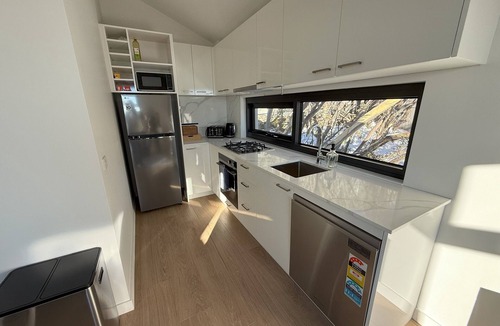 Mount Buller House | Ski Lift Access | Modern 3BR Chalet + Fireplace