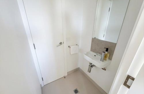 Mount Buller House | Ski Lift Access - Modern 3BR Chalet - Fireplace