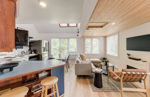 Mont-Tremblant Pedestrian Village Apartment | Ski'm On It Lodge - Pied de la montagne