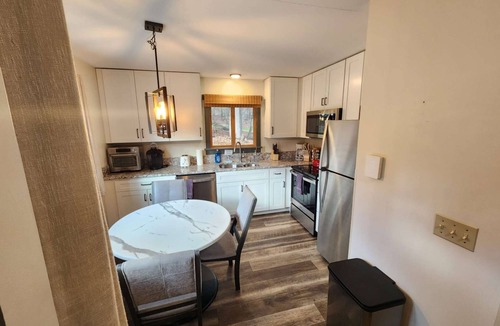 Killington House | ☆ SKI ON & OFF ☆ Spruce Glen A on Great Eastern Trail w/AC, Fireplace, Sauna