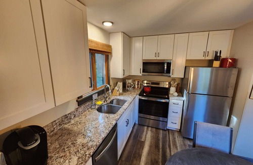 Killington House | ☆ SKI ON & OFF ☆ Spruce Glen A on Great Eastern Trail w/AC, Fireplace, Sauna