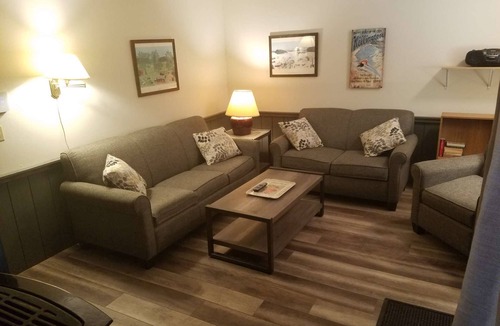 Killington House | ☆ SKI ON & OFF ☆ Spruce Glen C on Great Eastern Trail w/AC, Fireplace, Sauna