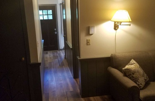Killington House | ☆ SKI ON & OFF! ☆ Spruce Glen Cabin 1 on Great Eastern w/AC, Fireplace, Sauna