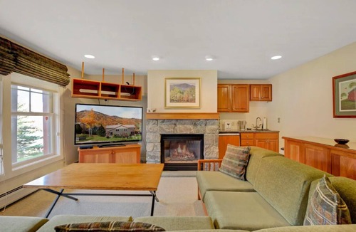 Central Vermont- Killington House | Ski-on/Ski-off w Incredible View, Hot Tub & Sauna!