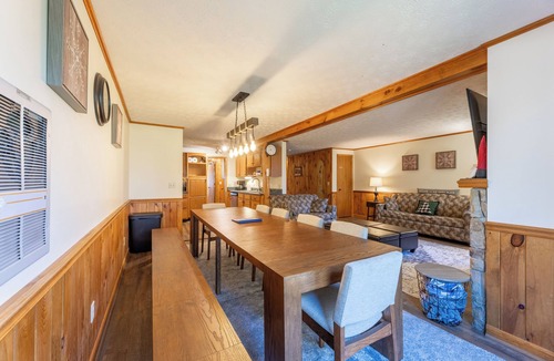 Edray House | Ski-out, 4 BDRM, 3 BA, Plenty of Space, Front door parking, Easy Shuttle Stop!