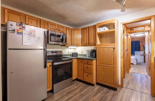 Edray House | Ski-out, 4 BDRM, 3 BA, Plenty of Space, Front door parking, Easy Shuttle Stop!