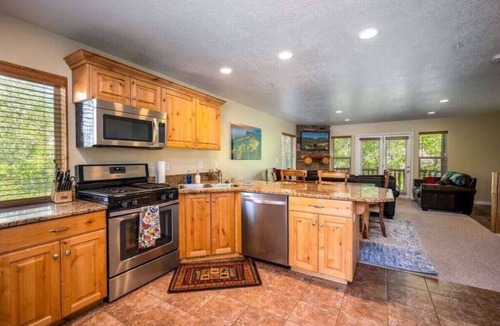 Eden Condo | Ski Paradise MH 303 | Near Powder Mtn | Hot Tub