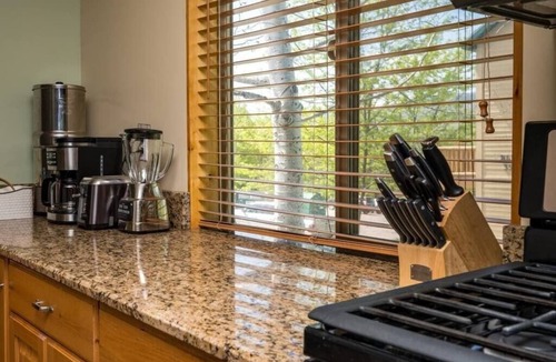 Eden Condo | Ski Paradise MH 303 | Near Powder Mtn | Hot Tub