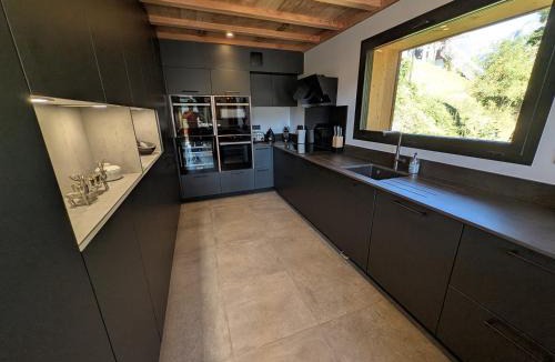 Vaujany Ski Chalet | Ski Peak - Chalet Sika - Sophisticated, Relaxed Chic - 7 bedroom, 5 bathroom