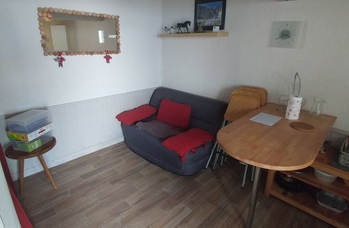 Auzat House | SKI/RAQUETTES-Small village house