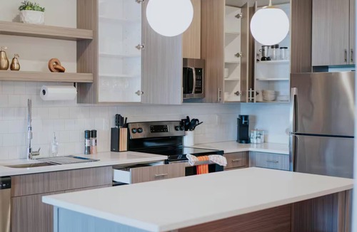 People's Freeway Apartment | Ski Resorts with Free Parking. 1 MIN Walk To TRAX!