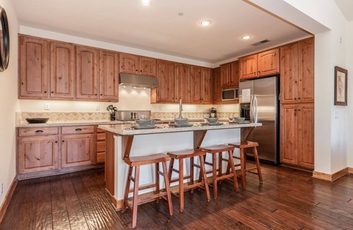 Mammoth Lakes House | Ski Season Available! Light-filled Townhome with Amazing Mountain Views!