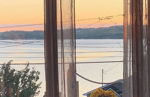 Canandaigua House | SKI SEASON IS COMING! 25 minutes to Bristol mountain. breweries and restaurants