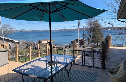 Canandaigua House | SKI SEASON IS COMING! 25 minutes to Bristol mountain. breweries and restaurants