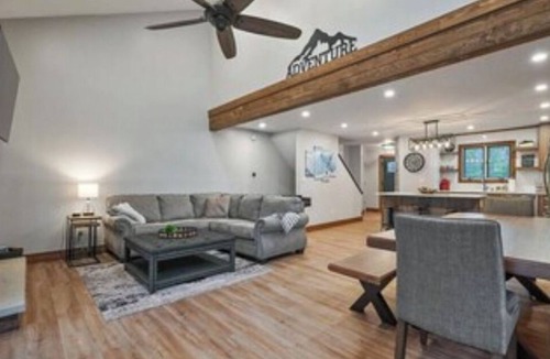Tannersville House | Ski Side Getaway < 1 Mile From Mountain