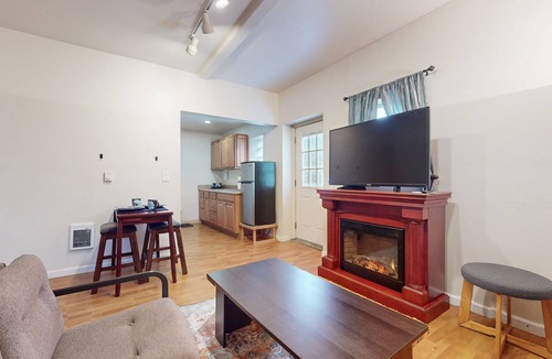 Snoqualmie Pass Apartment | Ski side studio unit with fireplace, desk/chair and Wifi