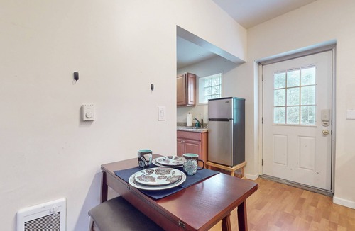 Snoqualmie Pass Apartment | Ski side studio unit with fireplace, desk/chair and Wifi