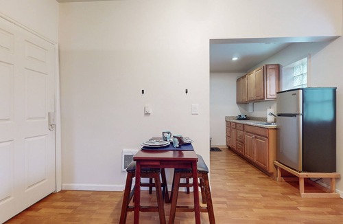 Snoqualmie Pass Apartment | Ski side studio unit with fireplace, desk/chair and Wifi