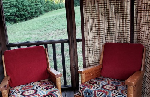 Warrensburg Cabin | SKI, SKI, SKI! TINY HOUSE COZY!