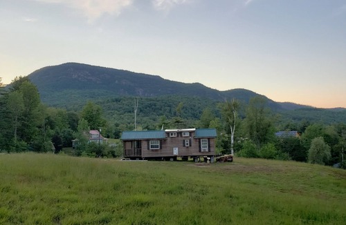 Warrensburg Cabin | SKI, SKI, SKI! TINY HOUSE COZY!