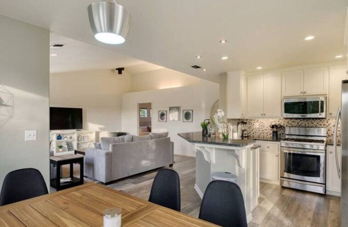 Colfax House | Ski Trip Basecamp! Easy Access!