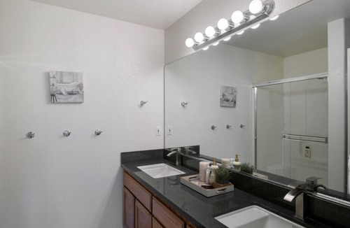 Colfax House | Ski Trip Basecamp! Easy Access!