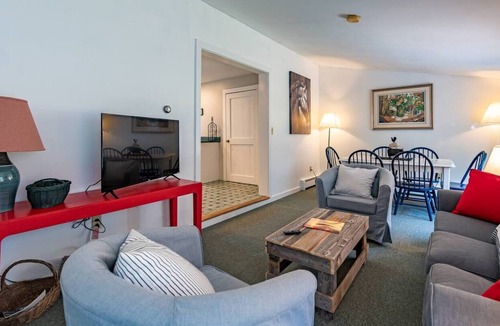 Dorset Cottage | Ski weekend Getaway - Stones Throw Cottage