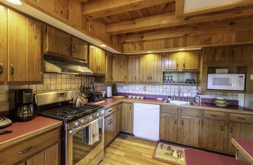 Danby Cabin | ❄️ Ski Weeks Available! Book Now! ❄️