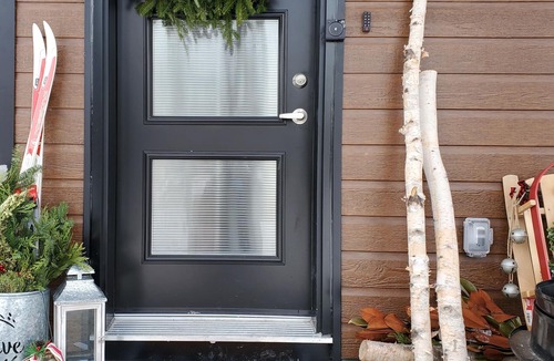Val-des-Monts Cottage | ***SKI, WORK, TRAVEL!! Fibre Internet at McGregor Lake cottage**