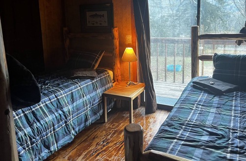 Gold Bar Cabin | Skiiers Paradise and Rustic Ranch house