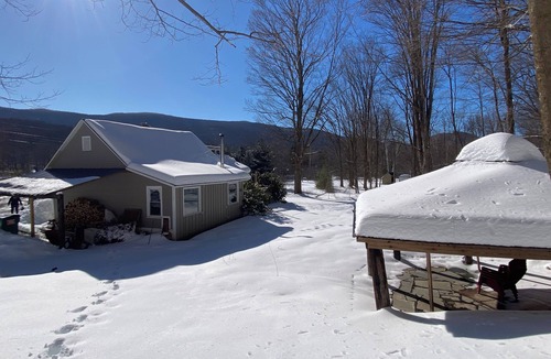 Dorset House | Skiing house n Serene 3-bedroom house with AC in charming Dorset