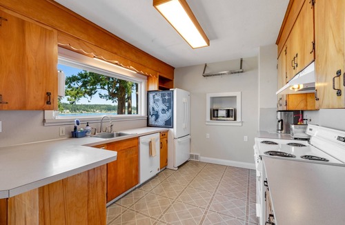 Tulalip House | Skiou Point Beach House | Waterfront, dog-friendly home with amazing view, beach