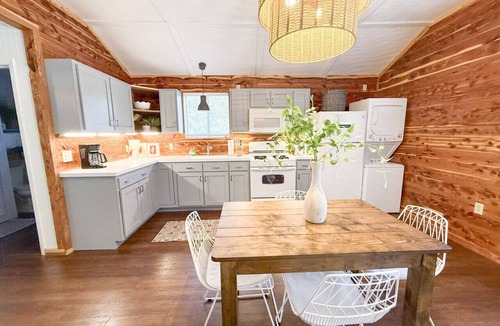 Boswell Cabin | Skip Rock Cottage ~ ON Livingston Creek