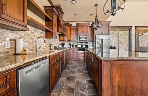 Gatlinburg - Pigeon Forge Apartment | Skip`s Mountain Retreat