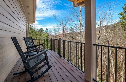 Gatlinburg - Pigeon Forge Apartment | Skip`s Mountain Retreat