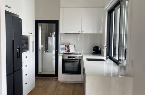 Lakes Entrance Condo | Skipper’s 2br *Waterfront* Apartment