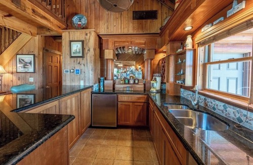 Put-in-Bay House | Skipper’s Pine Haven Lakefront